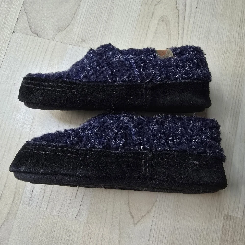Acorn Slippers Size 8/9
